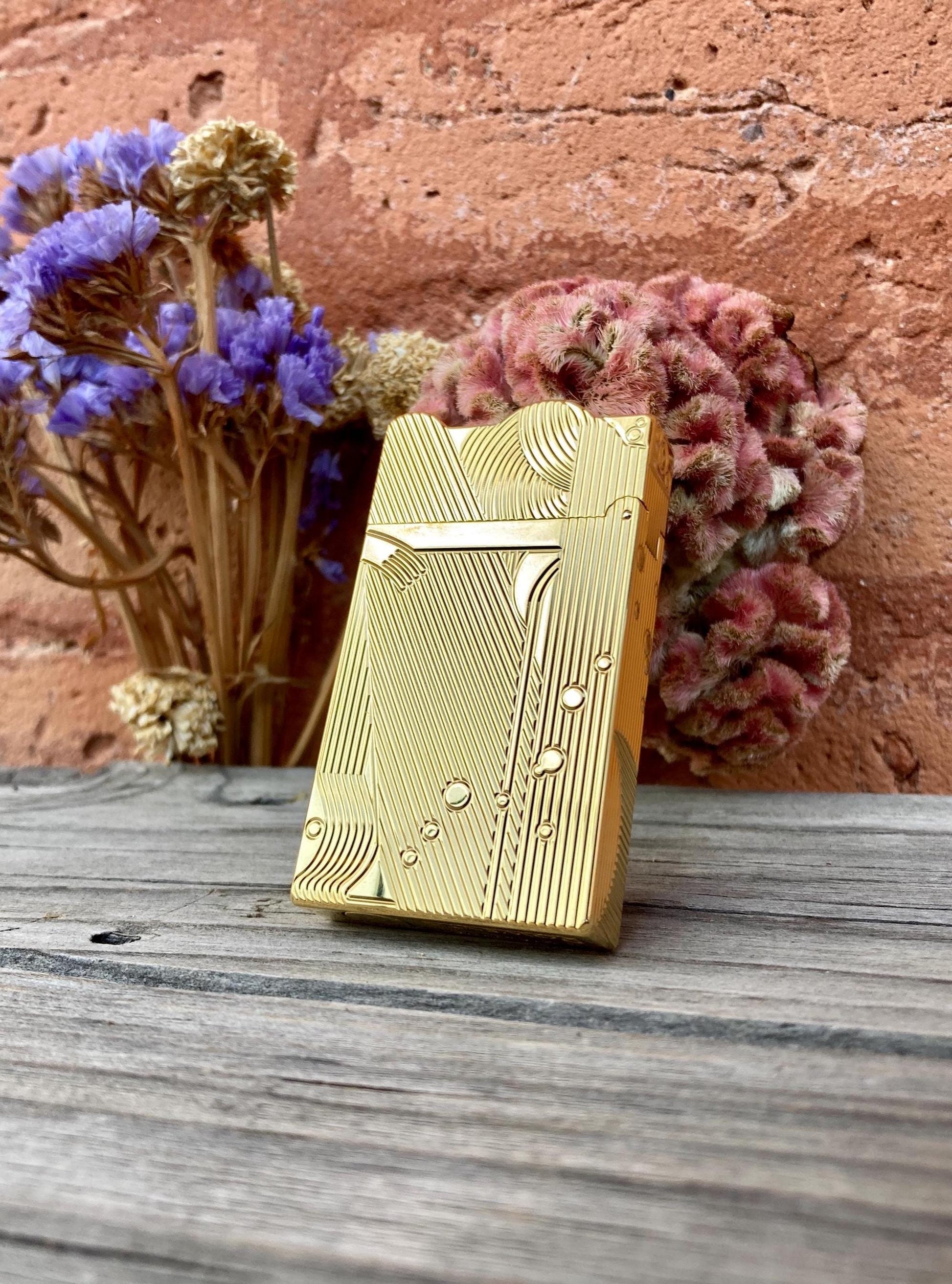 Lighter One Piece Sanji Luxury Gold Windproof Collectible Lighter Anime Gift for Men Refillable Metal Unique Design Jewlery