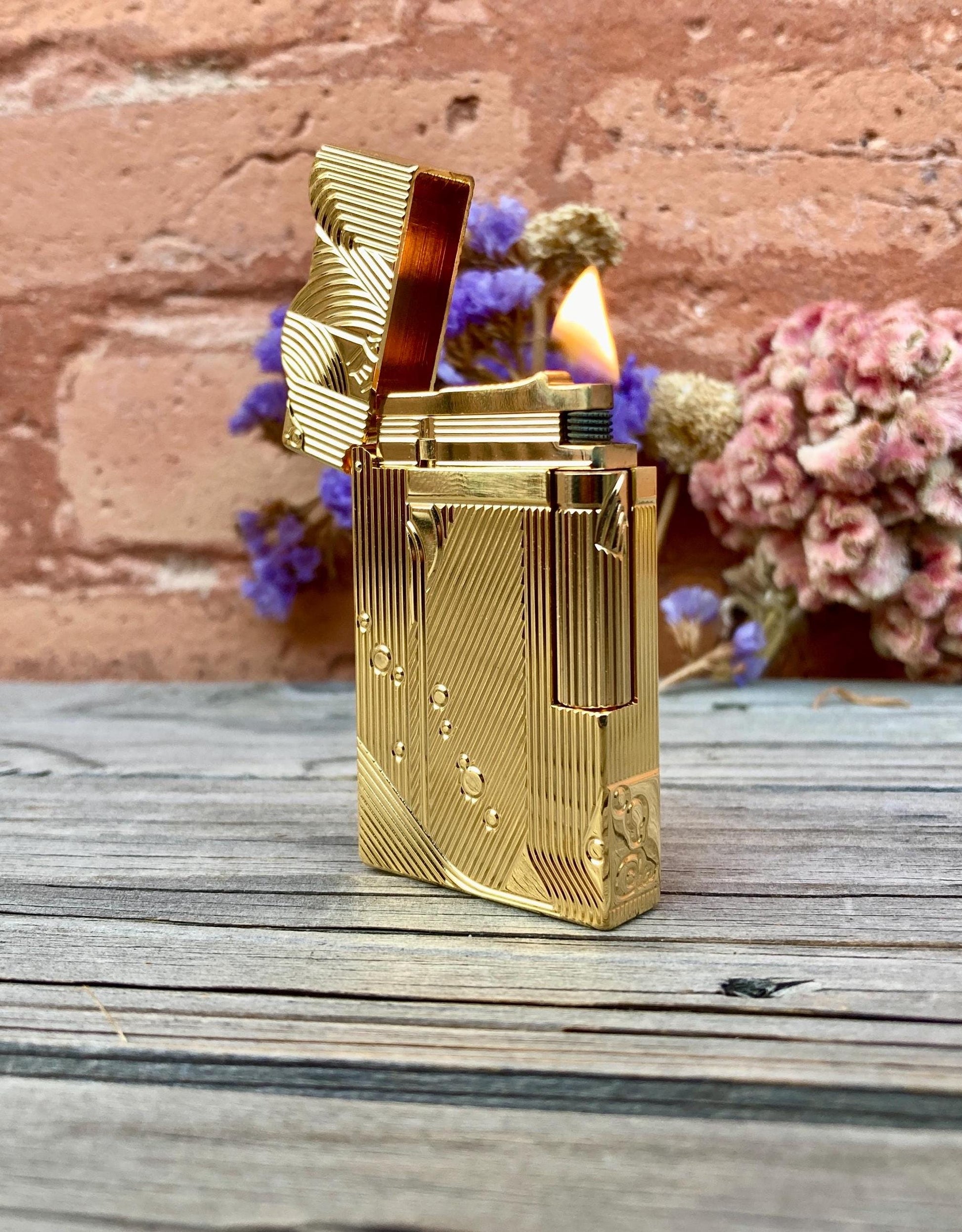 Lighter One Piece Sanji Luxury Gold Windproof Collectible Lighter Anime Gift for Men Refillable Metal Unique Design Jewlery