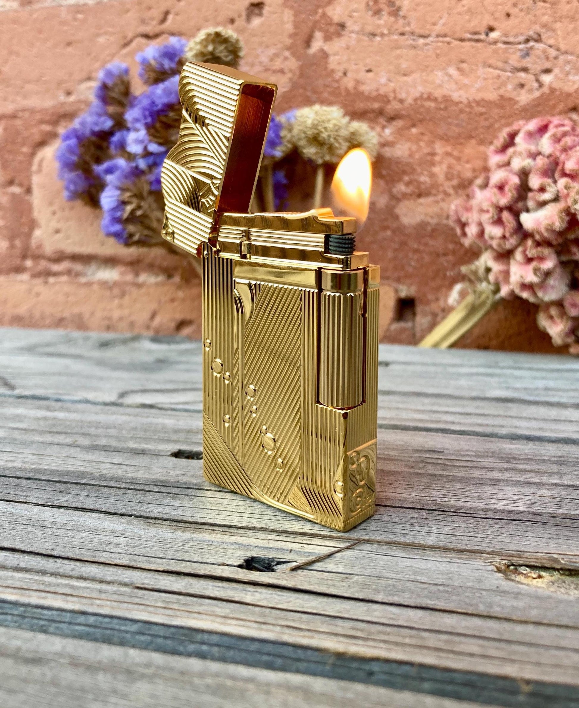 Lighter One Piece Sanji Luxury Gold Windproof Collectible Lighter Anime Gift for Men Refillable Metal Unique Design Jewlery