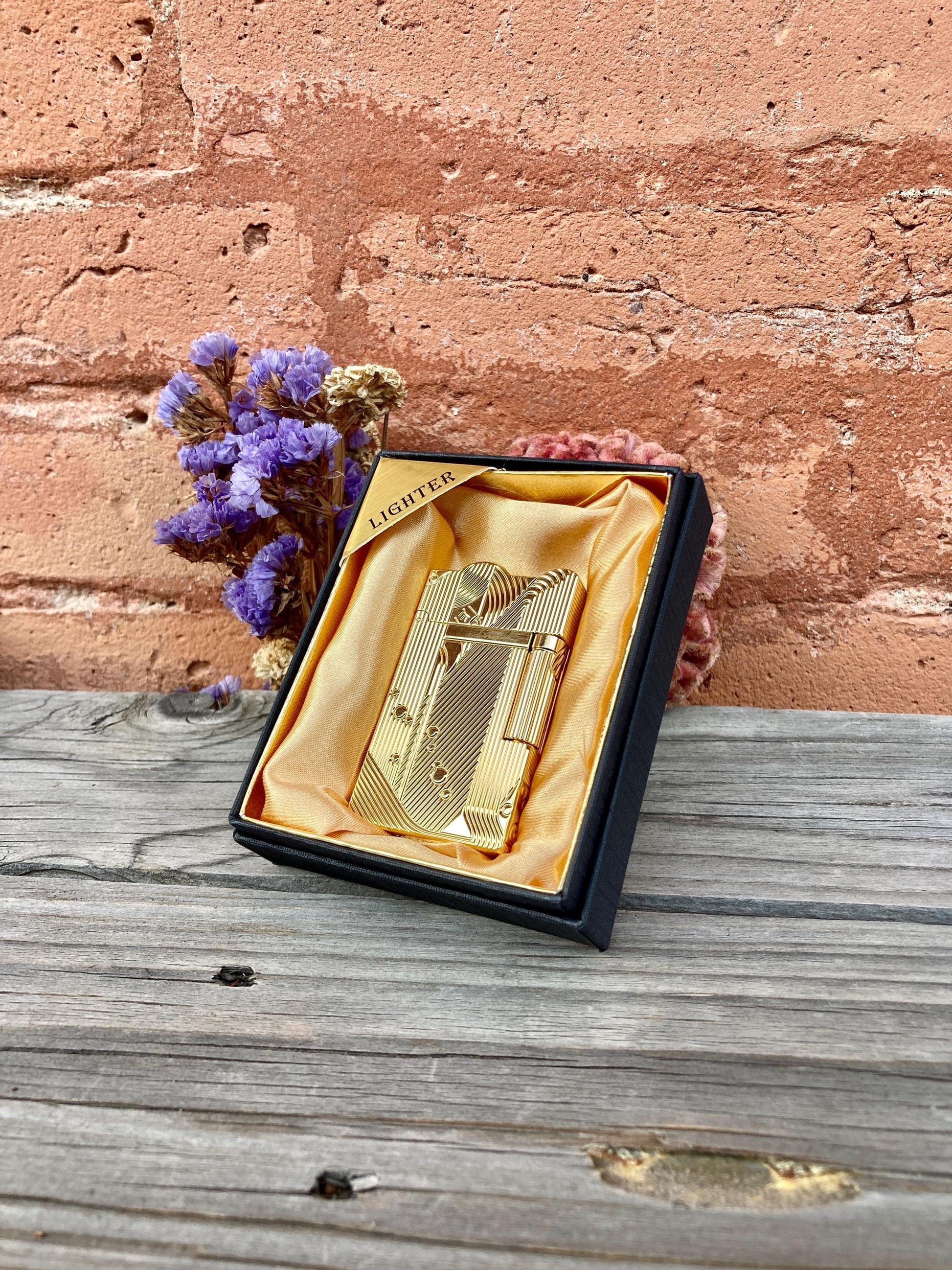 Lighter One Piece Sanji Luxury Gold Windproof Collectible Lighter Anime Gift for Men Refillable Metal Unique Design Jewlery