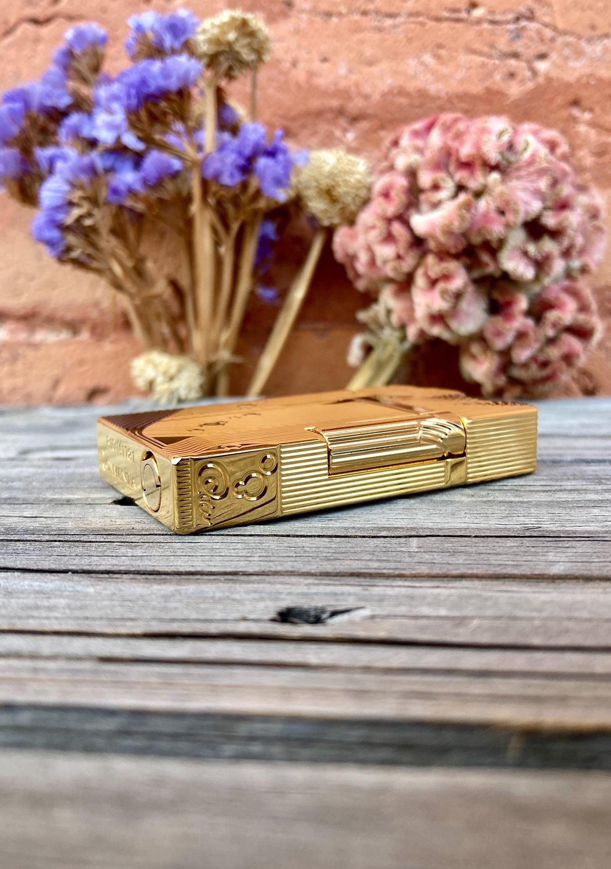 Lighter One Piece Sanji Luxury Gold Windproof Collectible Lighter Anime Gift for Men Refillable Metal Unique Design Jewlery