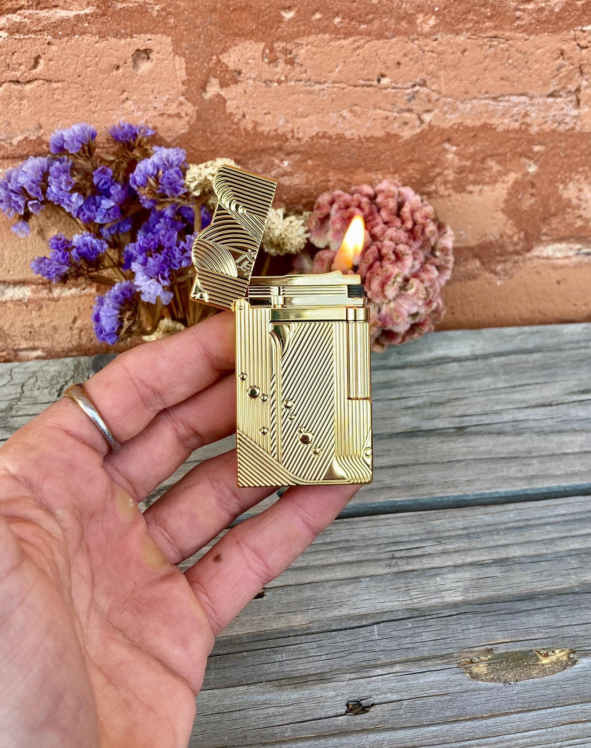 Lighter One Piece Sanji Luxury Gold Windproof Collectible Lighter Anime Gift for Men Refillable Metal Unique Design Jewlery