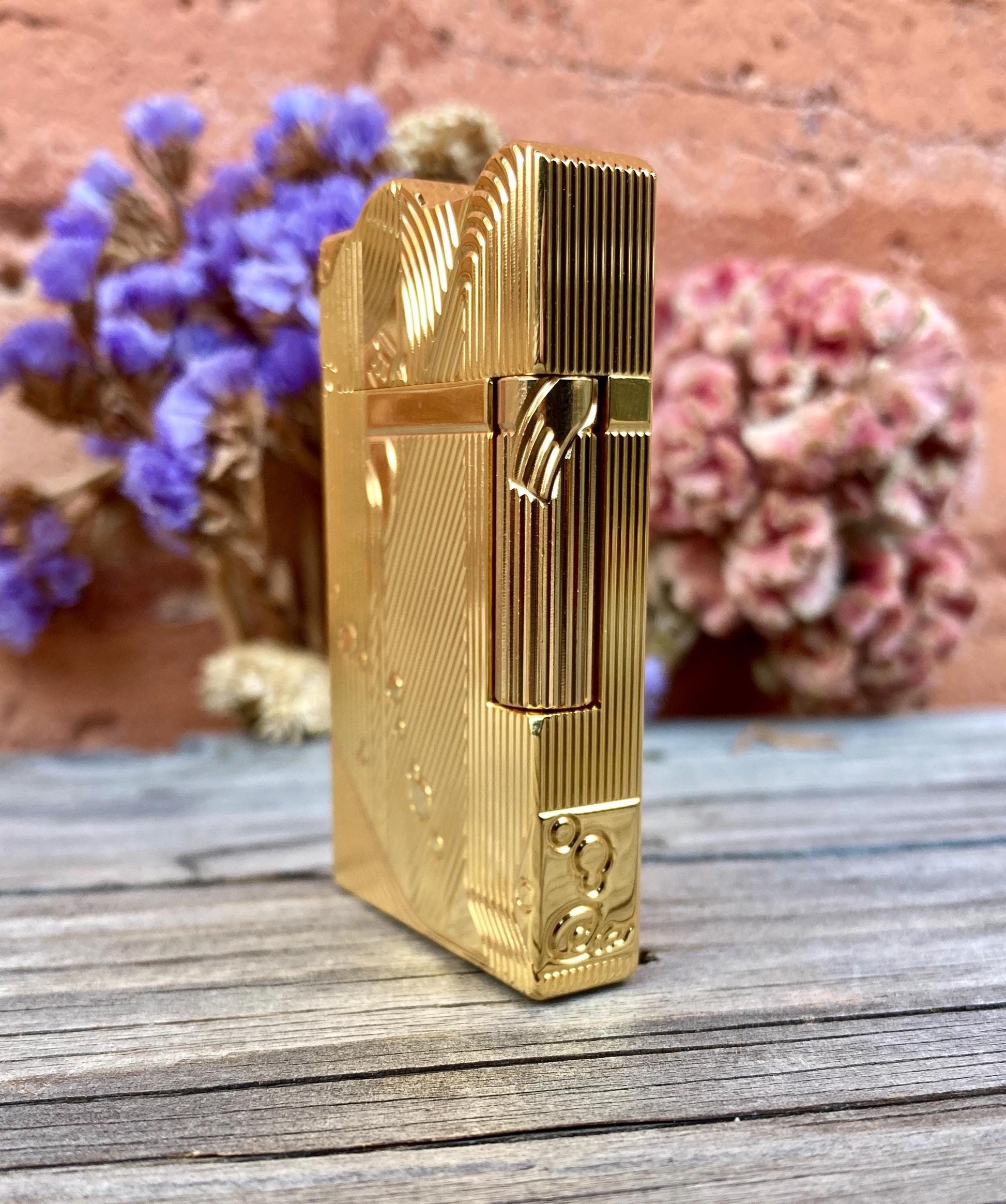Lighter One Piece Sanji Luxury Gold Windproof Collectible Lighter Anime Gift for Men Refillable Metal Unique Design Jewlery