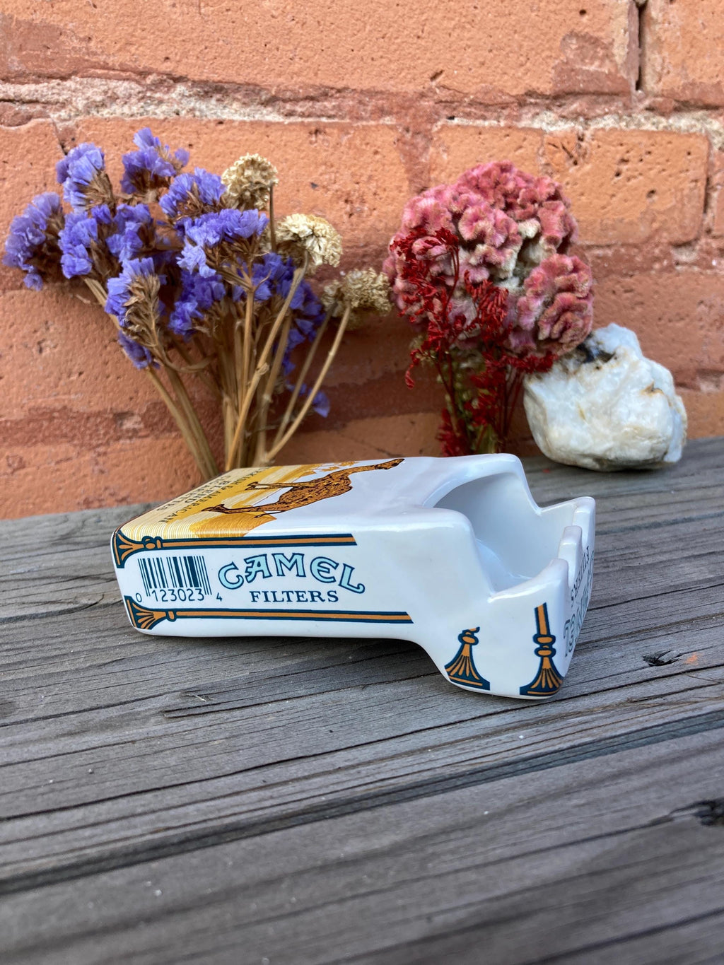Handmade Ceramic Camel Ashtray Decorative Gift for Smokers Unique Decoration Luxury Art Personalized Gift Decorative Collection