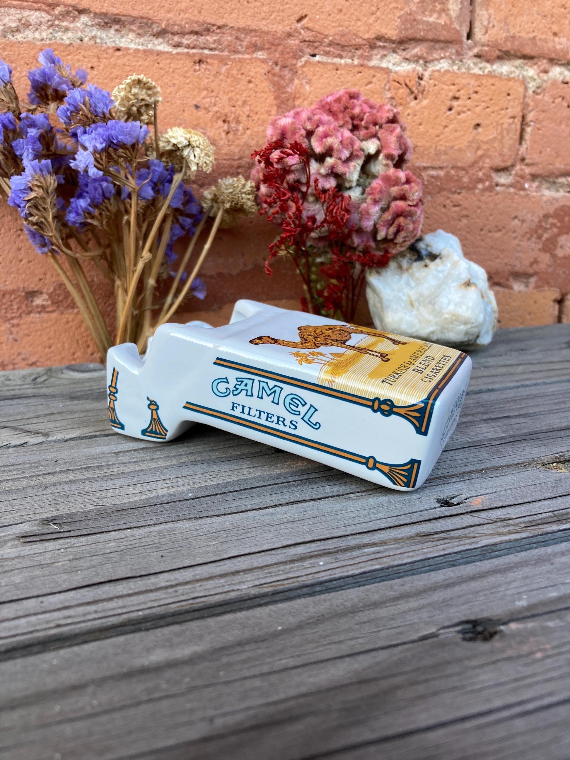 Handmade Ceramic Camel Ashtray Decorative Gift for Smokers Unique Decoration Luxury Art Personalized Gift Decorative Collection