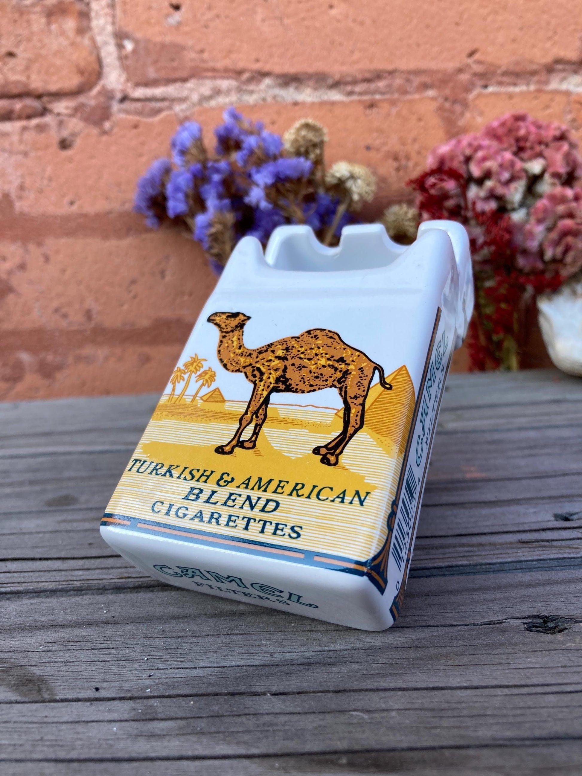 Handmade Ceramic Camel Ashtray Decorative Gift for Smokers Unique Decoration Luxury Art Personalized Gift Decorative Collection