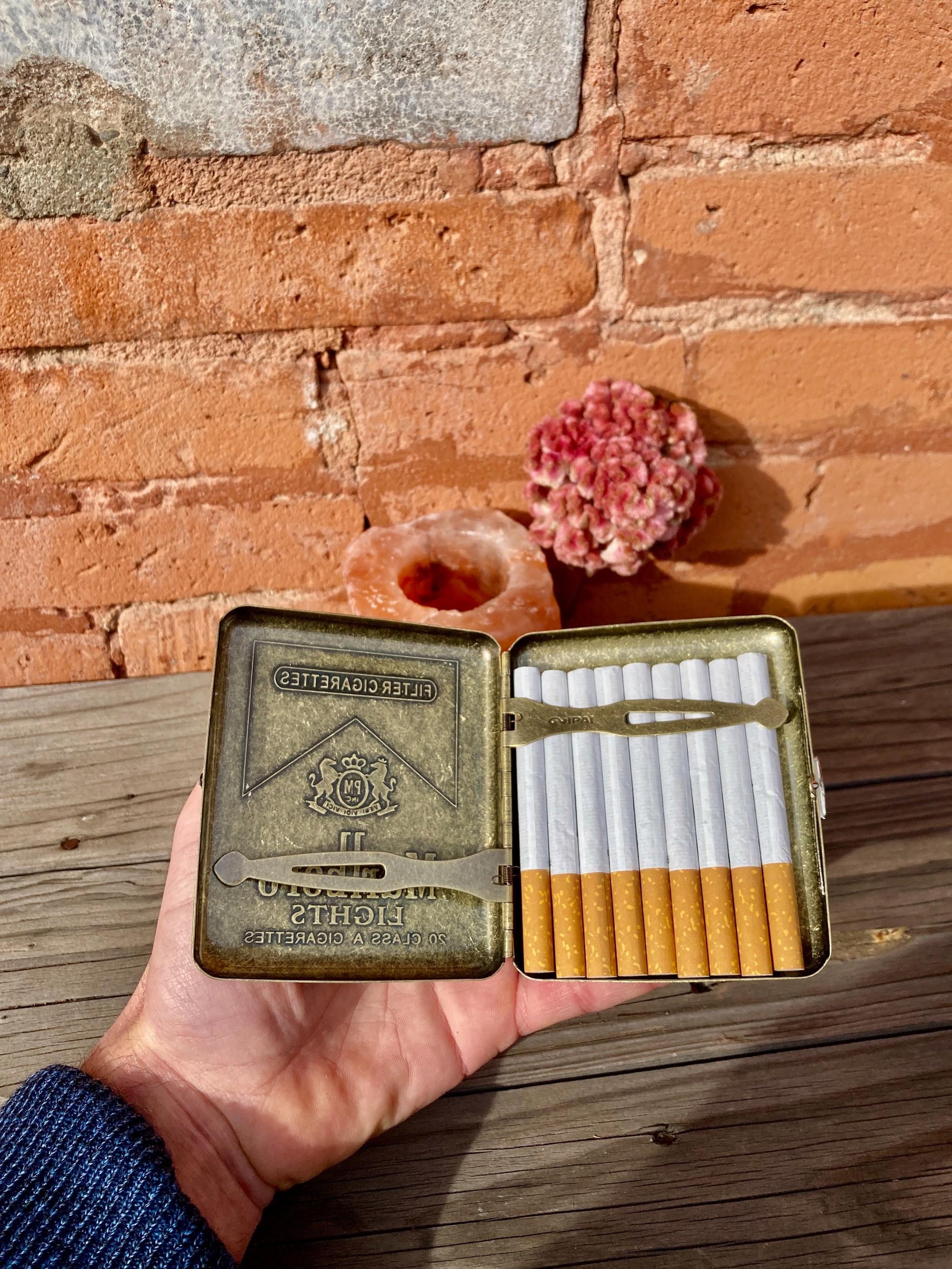 Vintage Engraved Marlboro Cigarette Case Retro Camel Zippo Collection Chic Luxury Personalized Gift Home Art Unique Cigarette Cigar Ads Old