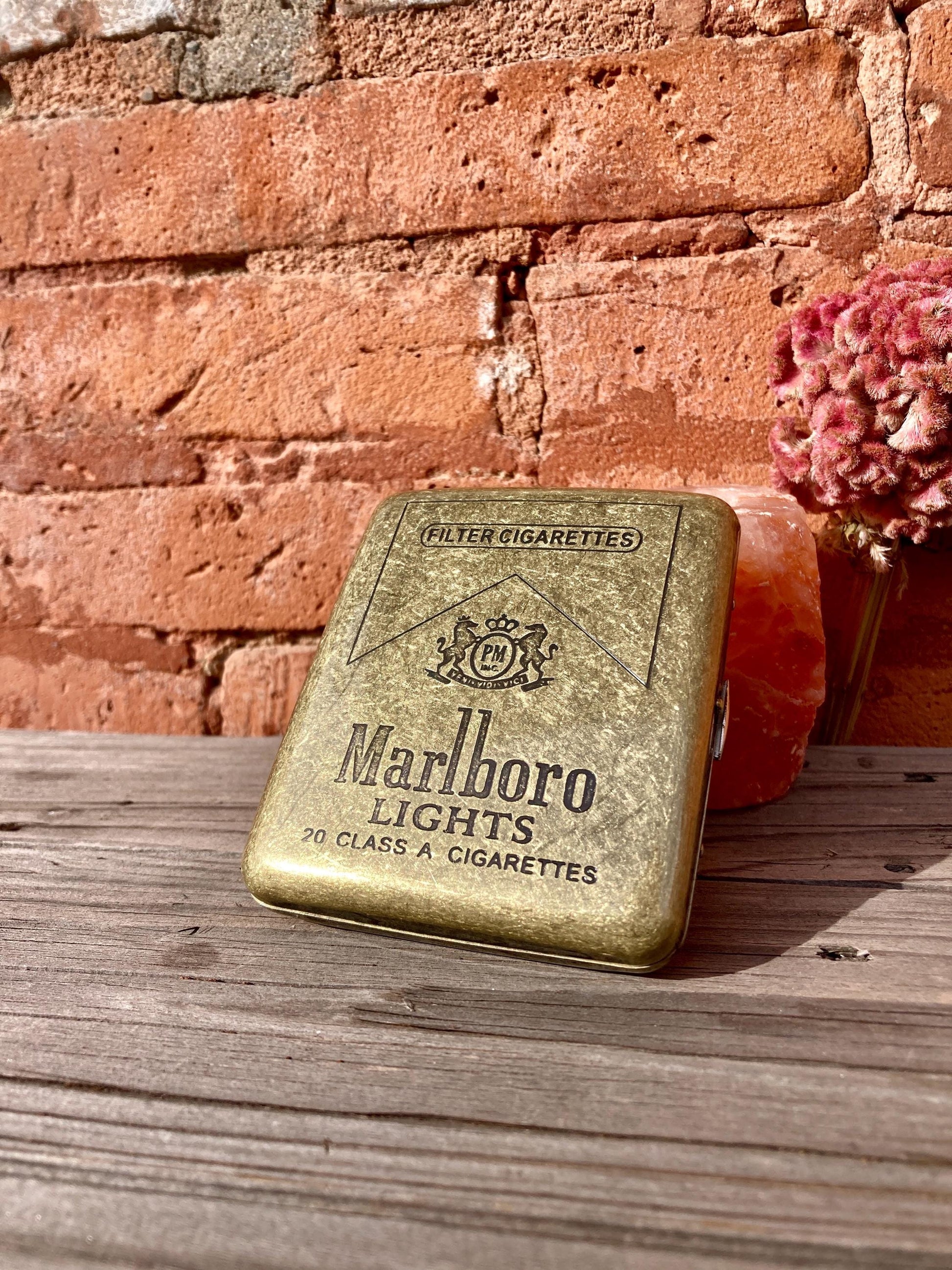 Vintage Engraved Marlboro Cigarette Case Retro Camel Zippo Collection Chic Luxury Personalized Gift Home Art Unique Cigarette Cigar Ads Old