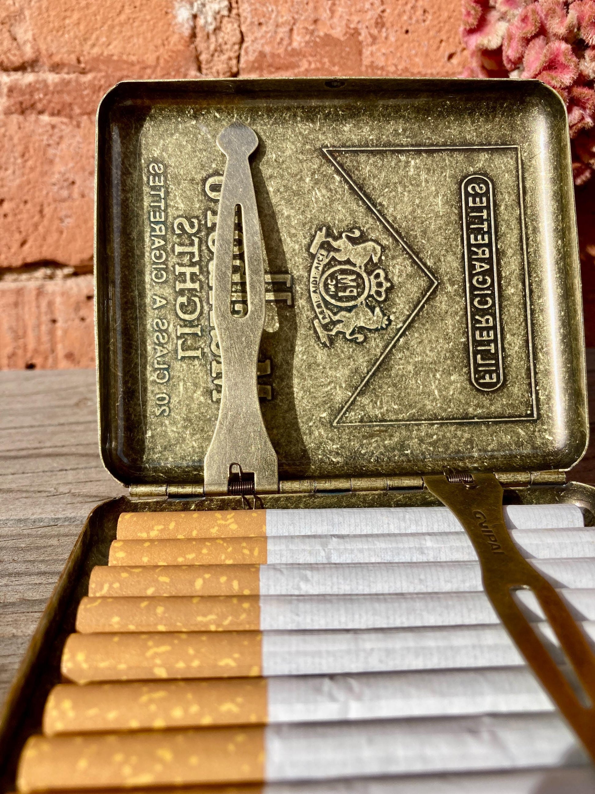 Vintage Engraved Marlboro Cigarette Case Retro Camel Zippo Collection Chic Luxury Personalized Gift Home Art Unique Cigarette Cigar Ads Old