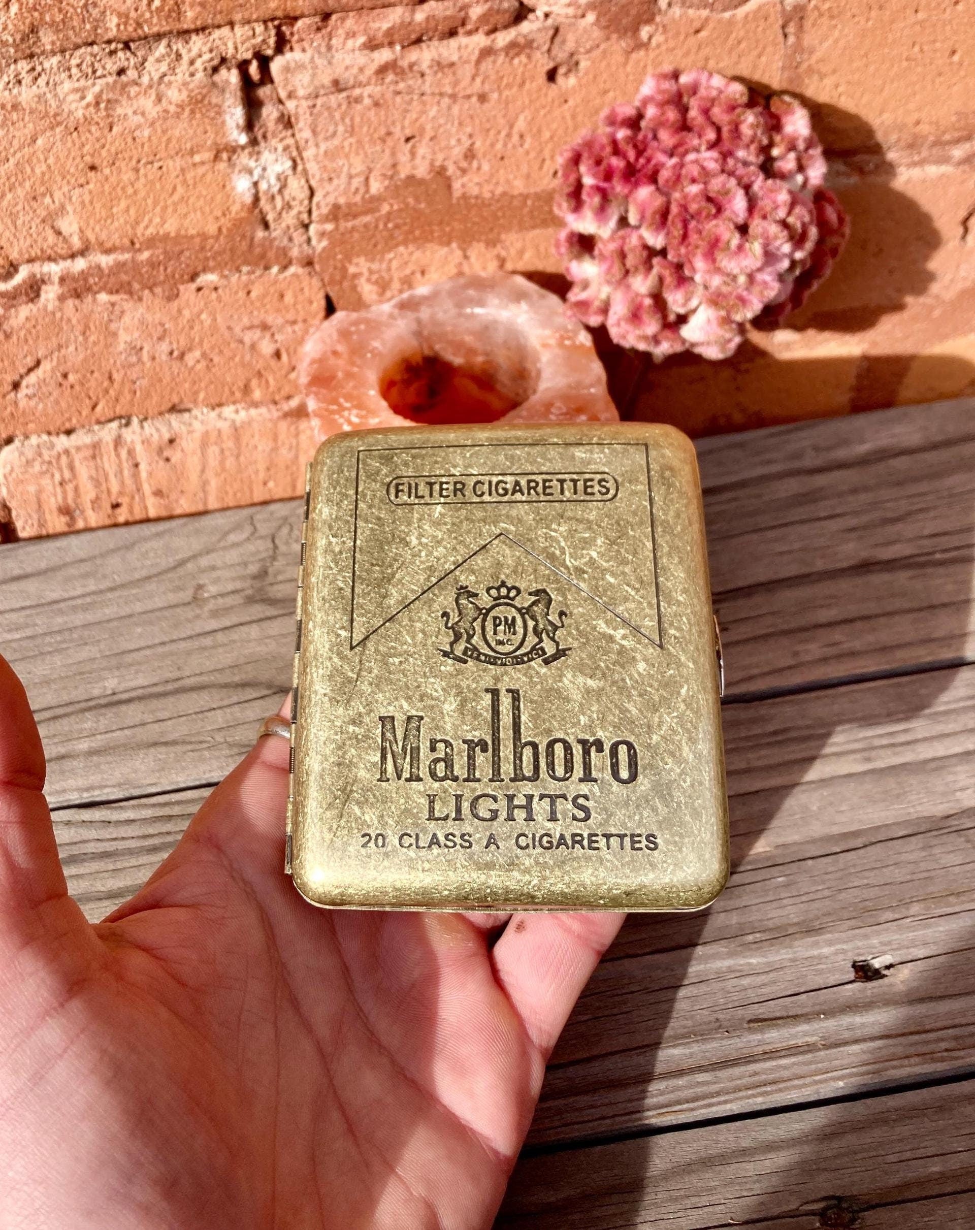 Vintage Engraved Marlboro Cigarette Case Retro Camel Zippo Collection Chic Luxury Personalized Gift Home Art Unique Cigarette Cigar Ads Old