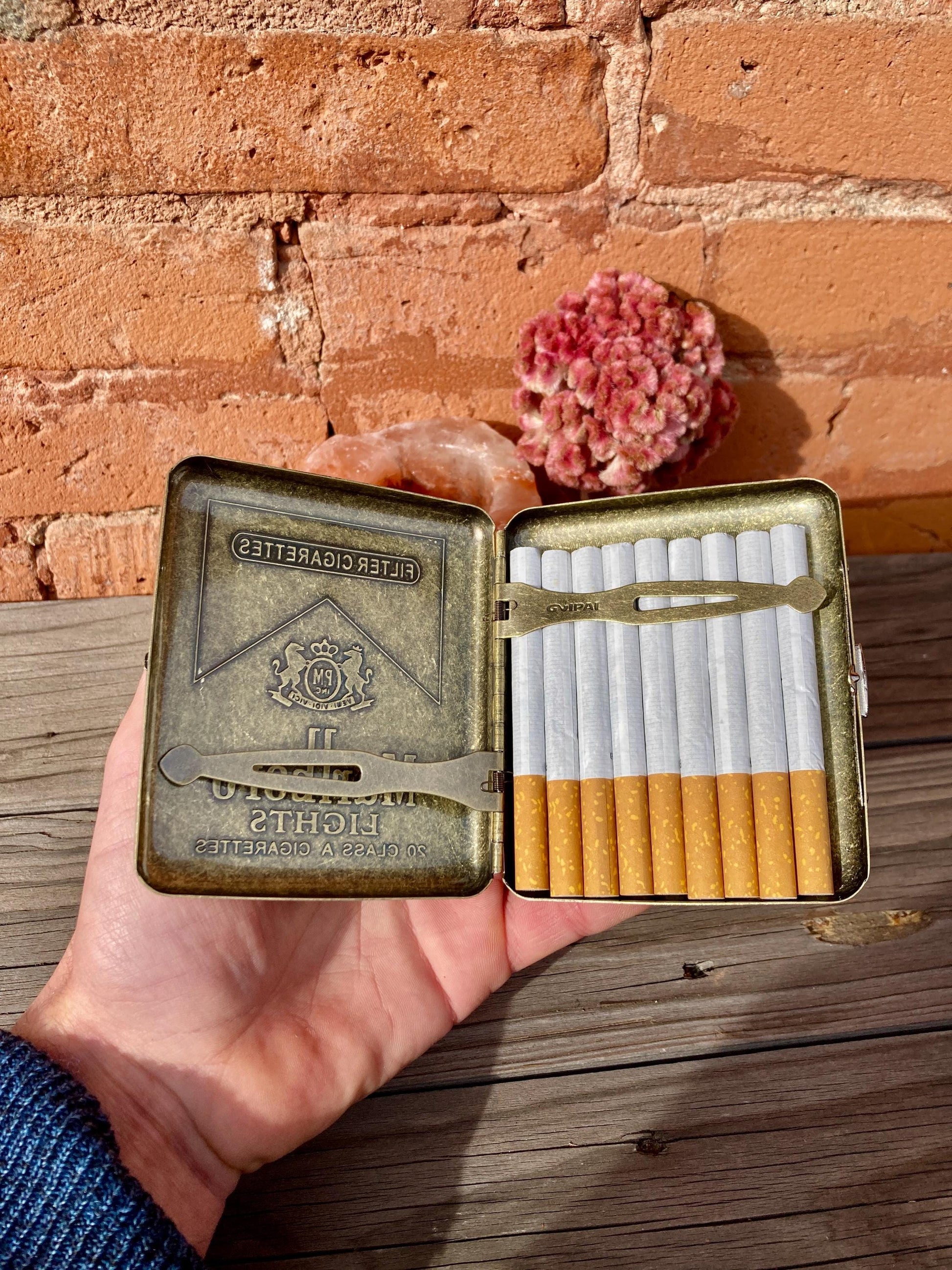 Vintage Engraved Marlboro Cigarette Case Retro Camel Zippo Collection Chic Luxury Personalized Gift Home Art Unique Cigarette Cigar Ads Old