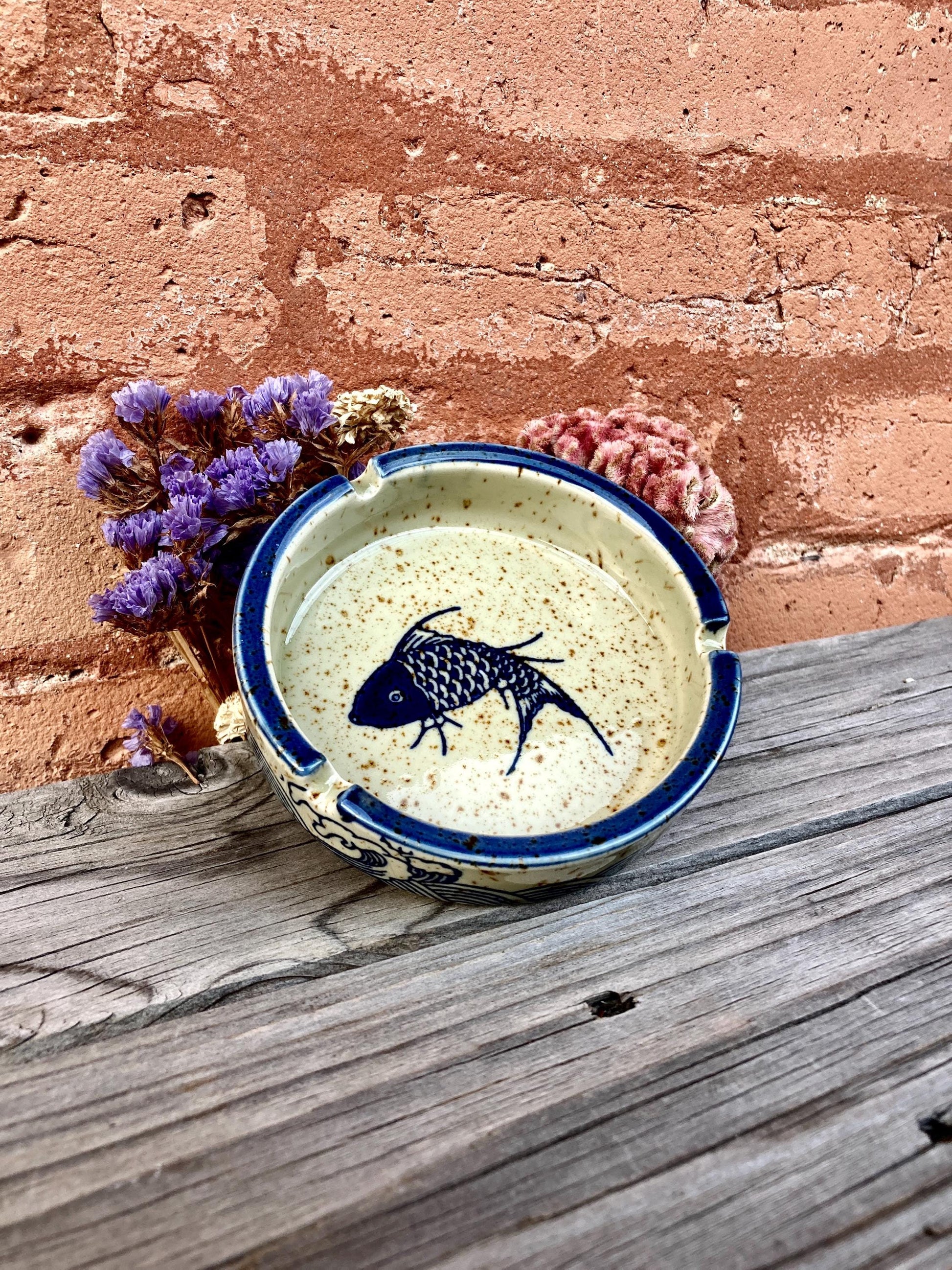 Handmade Ceramic Ashtray Vintage Retro Japanese Style Glazed Ashtray Indoor Outdoor Use Elegant Smoking Accessory Gift Home Decor Creative