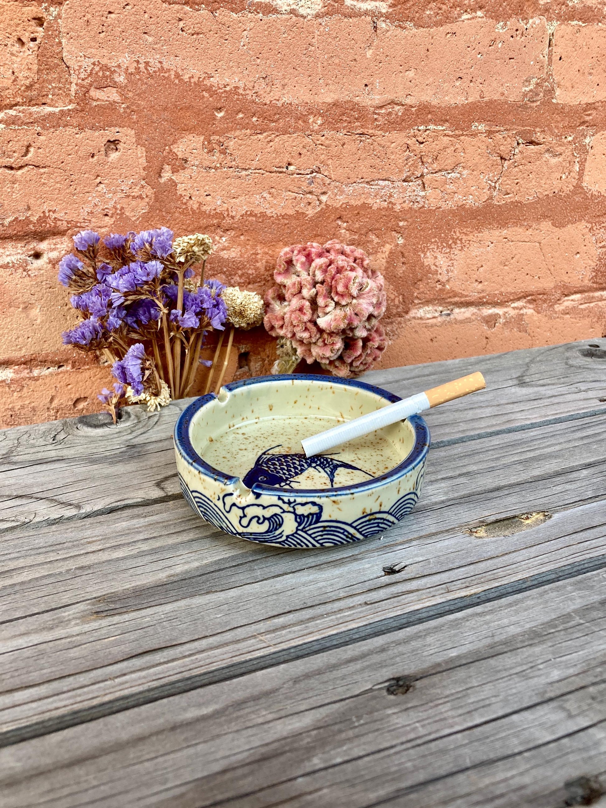 Handmade Ceramic Ashtray Vintage Retro Japanese Style Glazed Ashtray Indoor Outdoor Use Elegant Smoking Accessory Gift Home Decor Creative