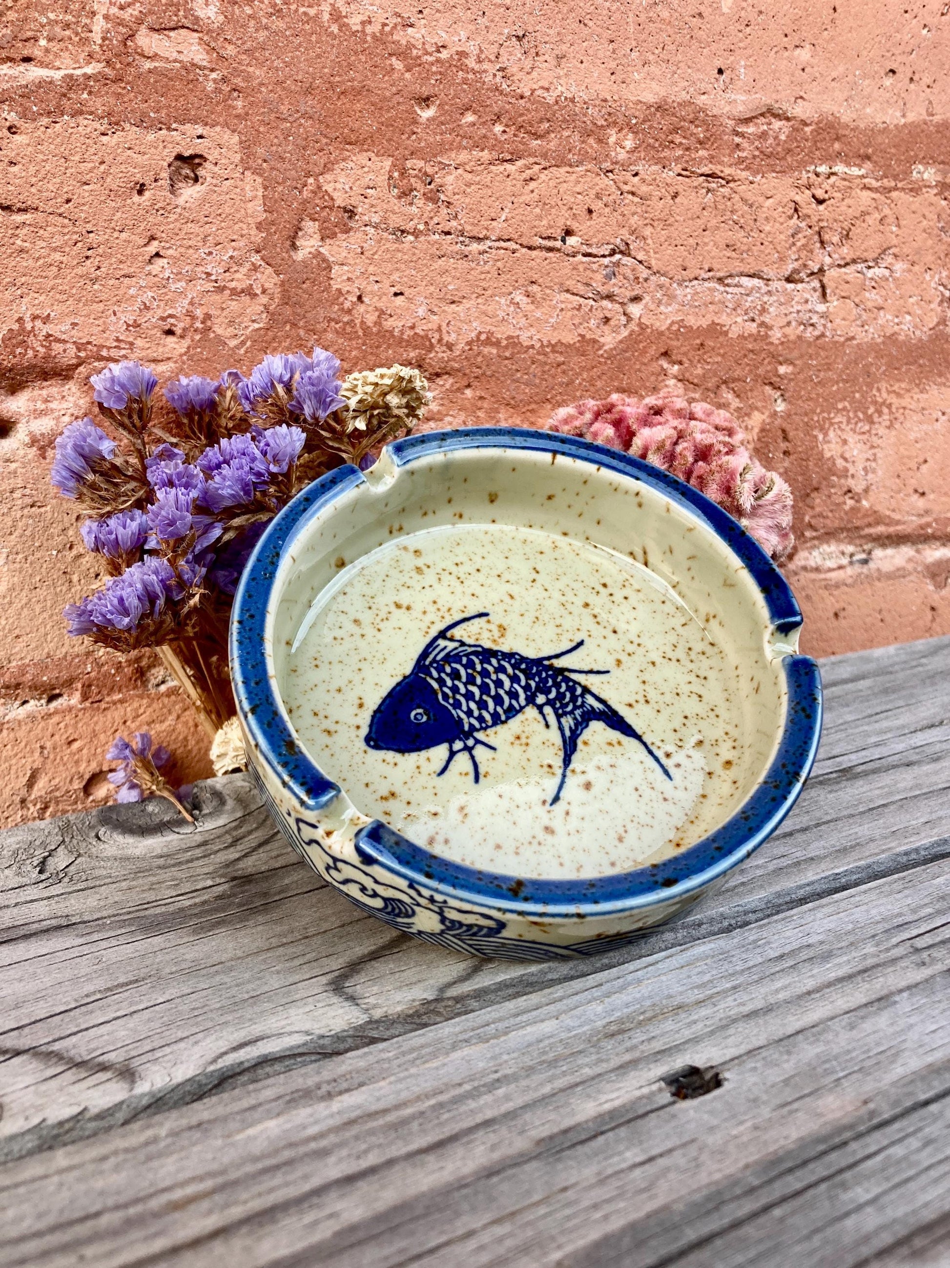 Handmade Ceramic Ashtray Vintage Retro Japanese Style Glazed Ashtray Indoor Outdoor Use Elegant Smoking Accessory Gift Home Decor Creative