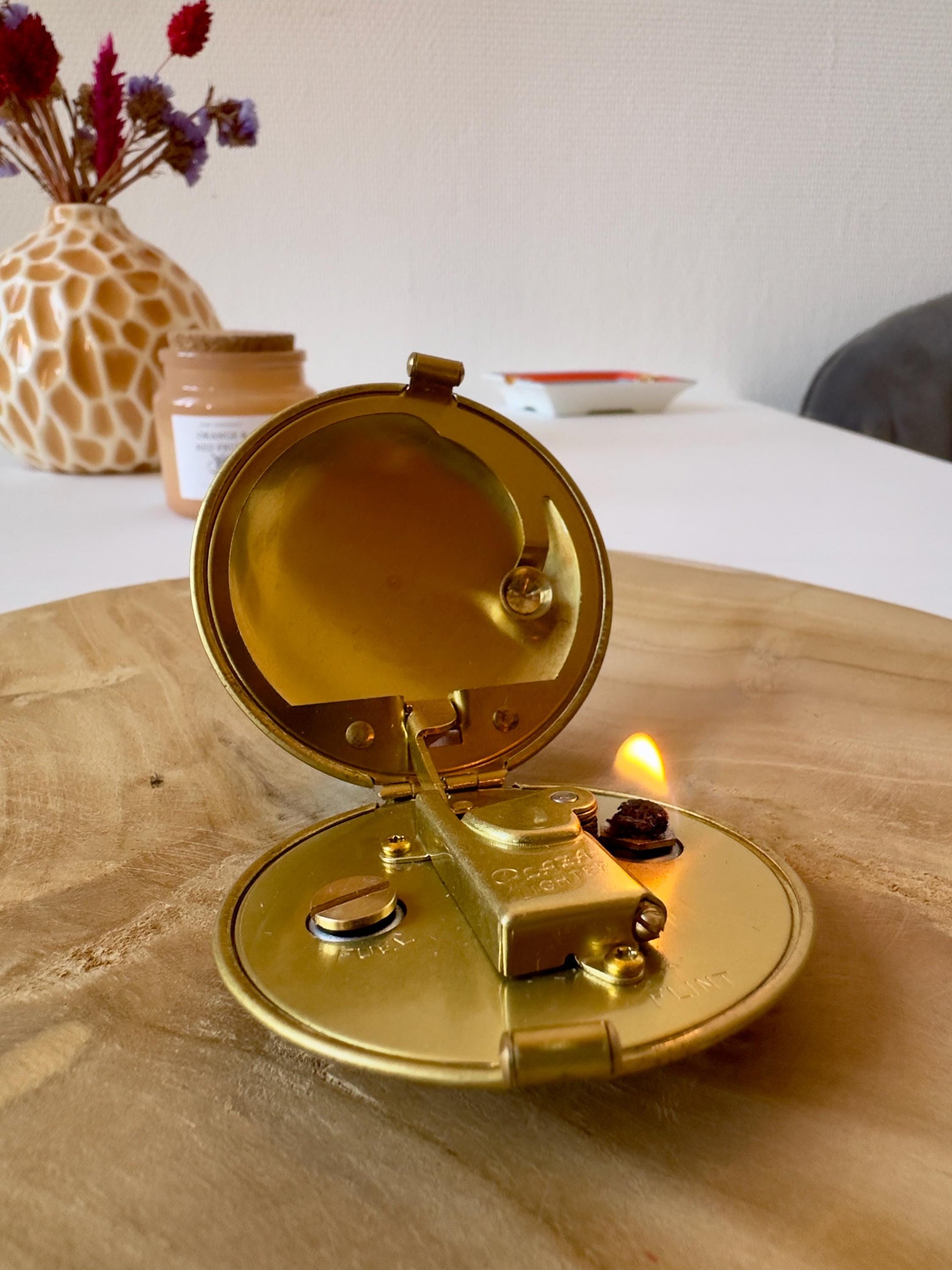 Vintage Kerosene Lighter Round Gold Pocket Collectible Refillable Brass Smoky Accessory Flint Wheel Unique Gift Men