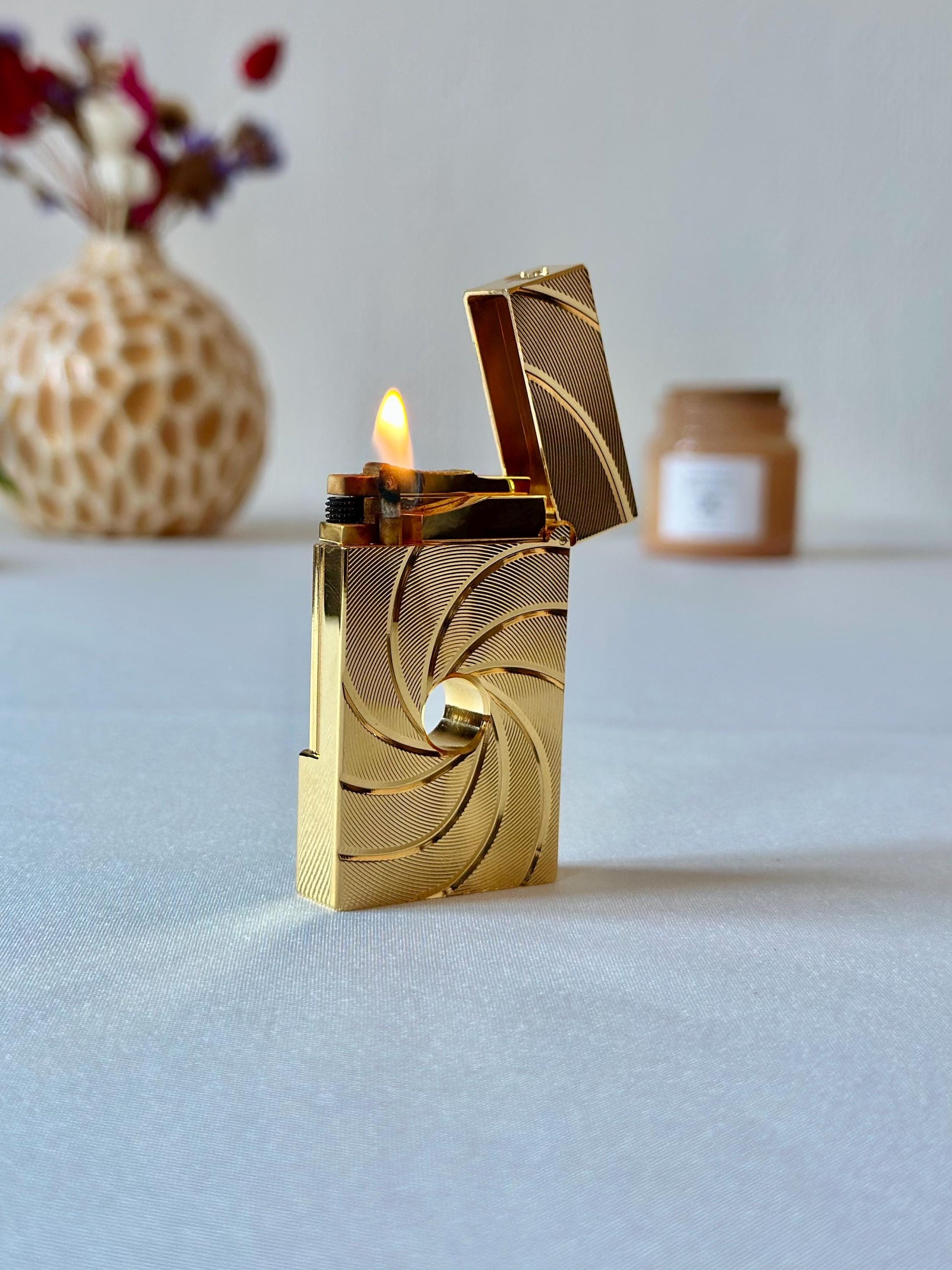 Vintage James Bond 007 Inspired Lighter Elegant Luxury Gold Windproof Collectible Gift for Men Refillable Metal Unique Design Jewlery