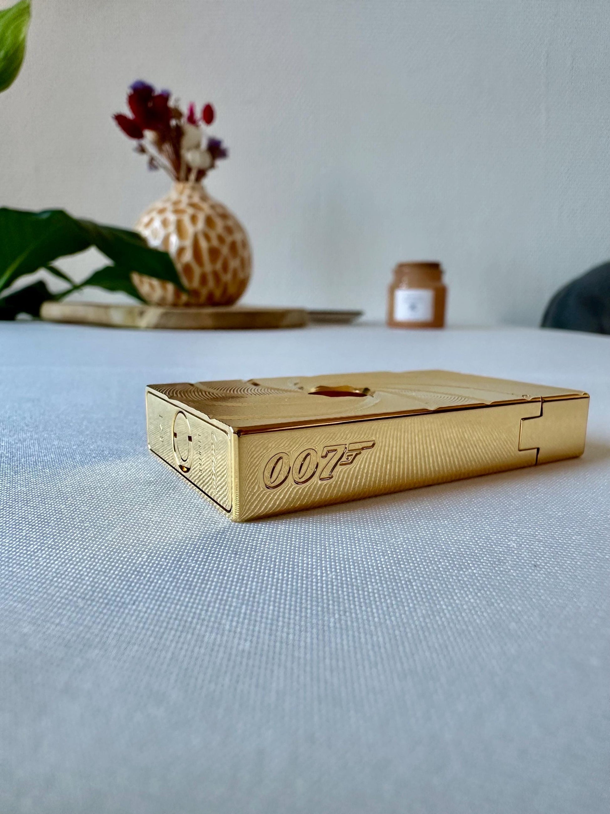 Vintage James Bond 007 Inspired Lighter Elegant Luxury Gold Windproof Collectible Gift for Men Refillable Metal Unique Design Jewlery