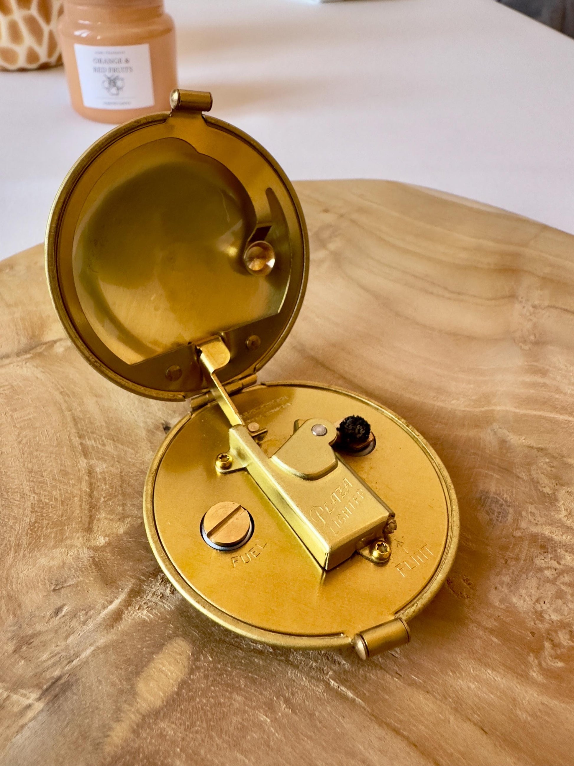 Vintage Kerosene Lighter Round Gold Pocket Collectible Refillable Brass Smoky Accessory Flint Wheel Unique Gift Men