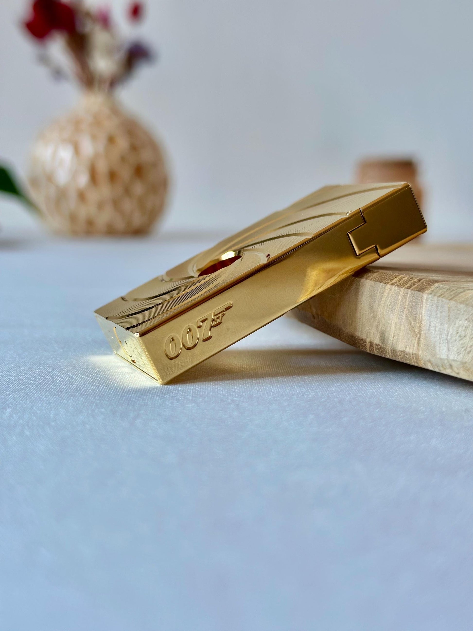 Vintage James Bond 007 Inspired Lighter Elegant Luxury Gold Windproof Collectible Gift for Men Refillable Metal Unique Design Jewlery